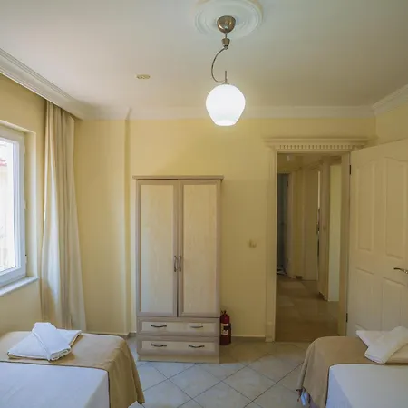 Вилла Sunset Club Aqualettings Pearl 4